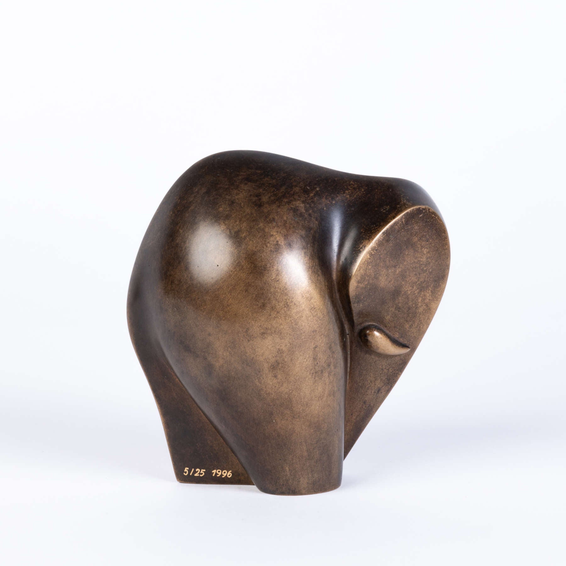 KLEINER ELEFANT Bronze Sculpture - Contemporary Animal Figures By Cordula Dobes