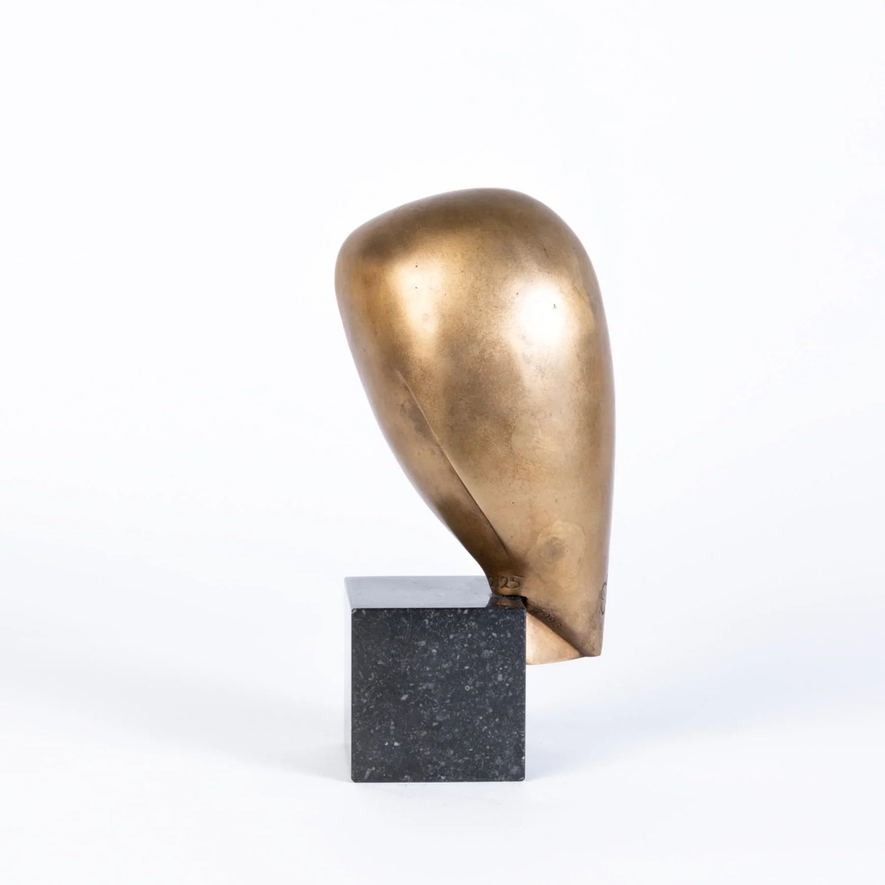 VOGEL DER NACHT Bronze Sculpture - Contemporary Animal Figures By Cordula Dobes