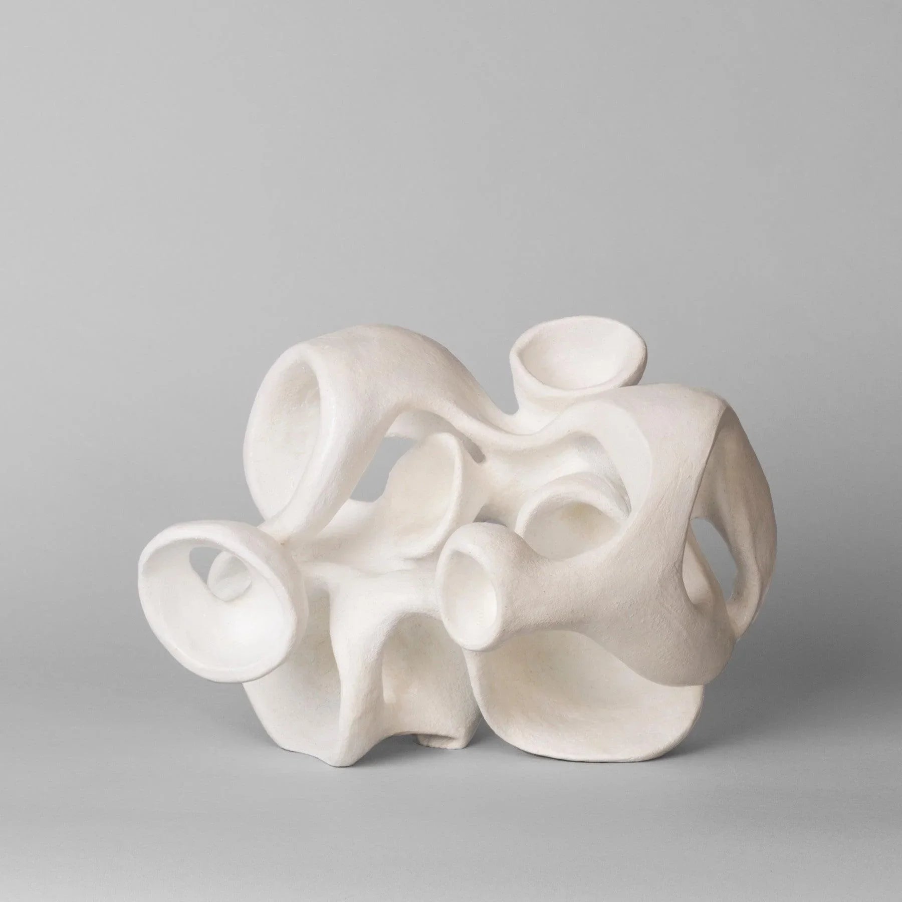 Méandres Clay Sculpture - Contemporary Mixed Media & Ceramic Works by Ariane Crovisier in Dubai