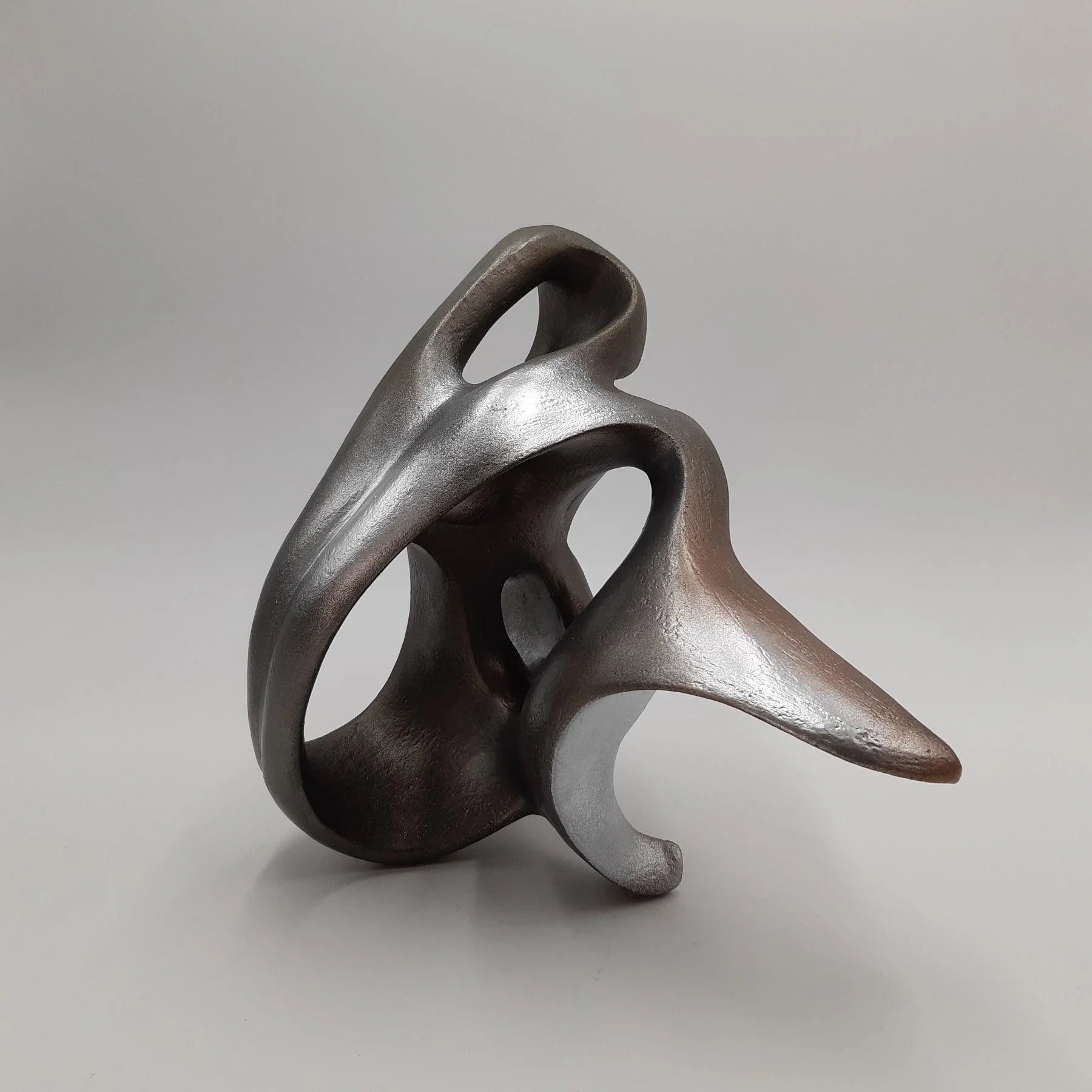 Naran Clay Sculpture - Contemporary Mixed Media & Ceramic Works by Ariane Crovisier in Dubai