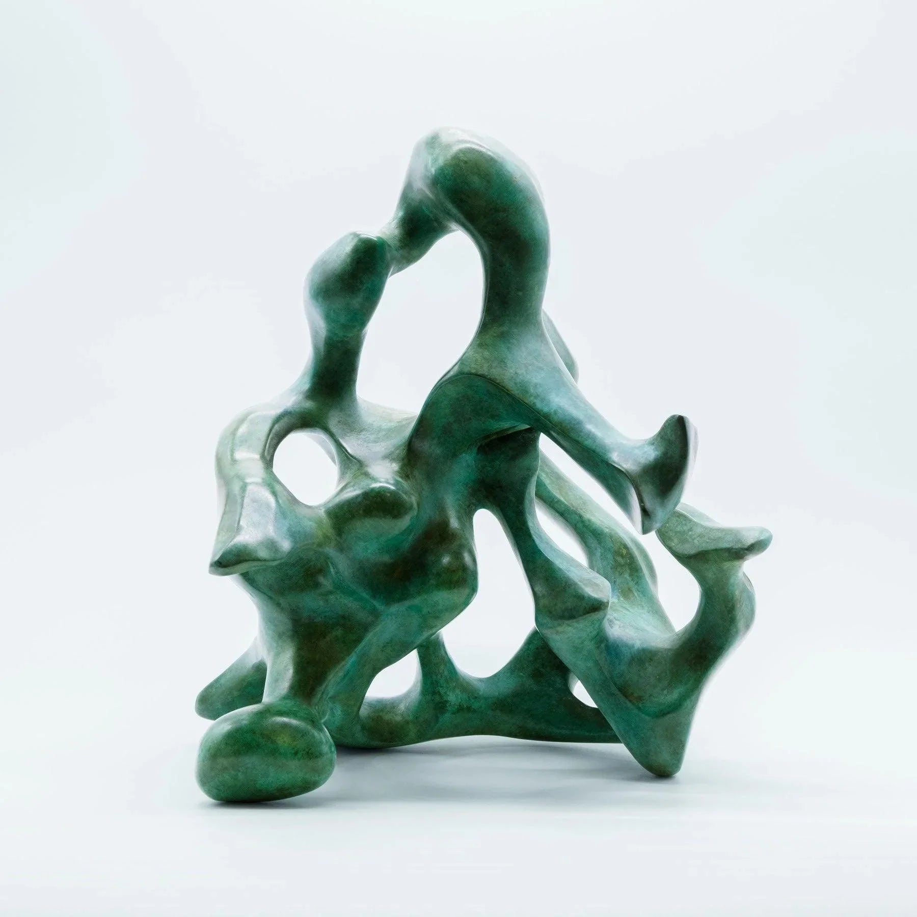 Onda Bronze Sculpture - Contemporary Mixed Media & Ceramic Works by Ariane Crovisier in Dubai