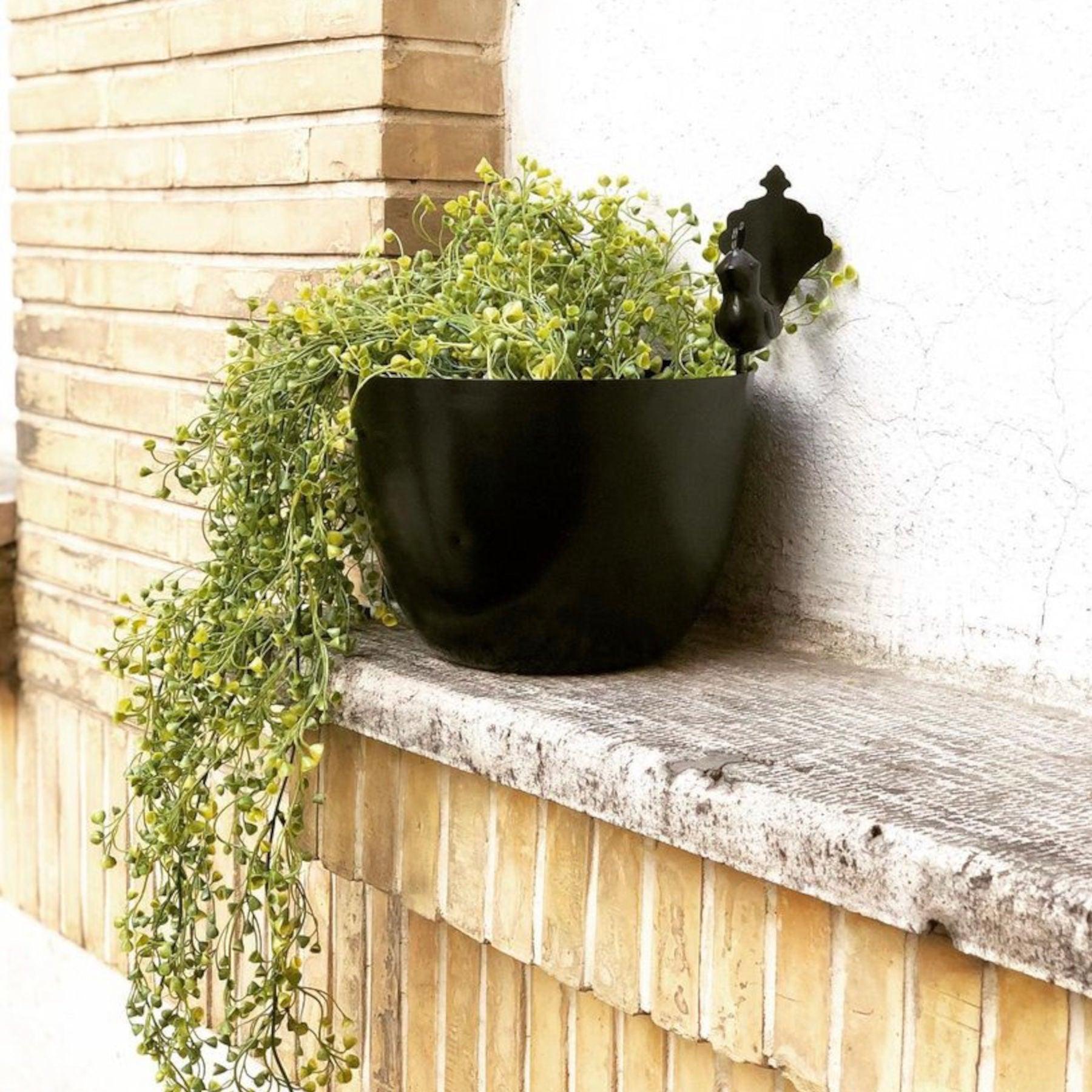 Black Metal Pot - Tabletop Metal Accessories, Home Decor & Tableware in Dubai