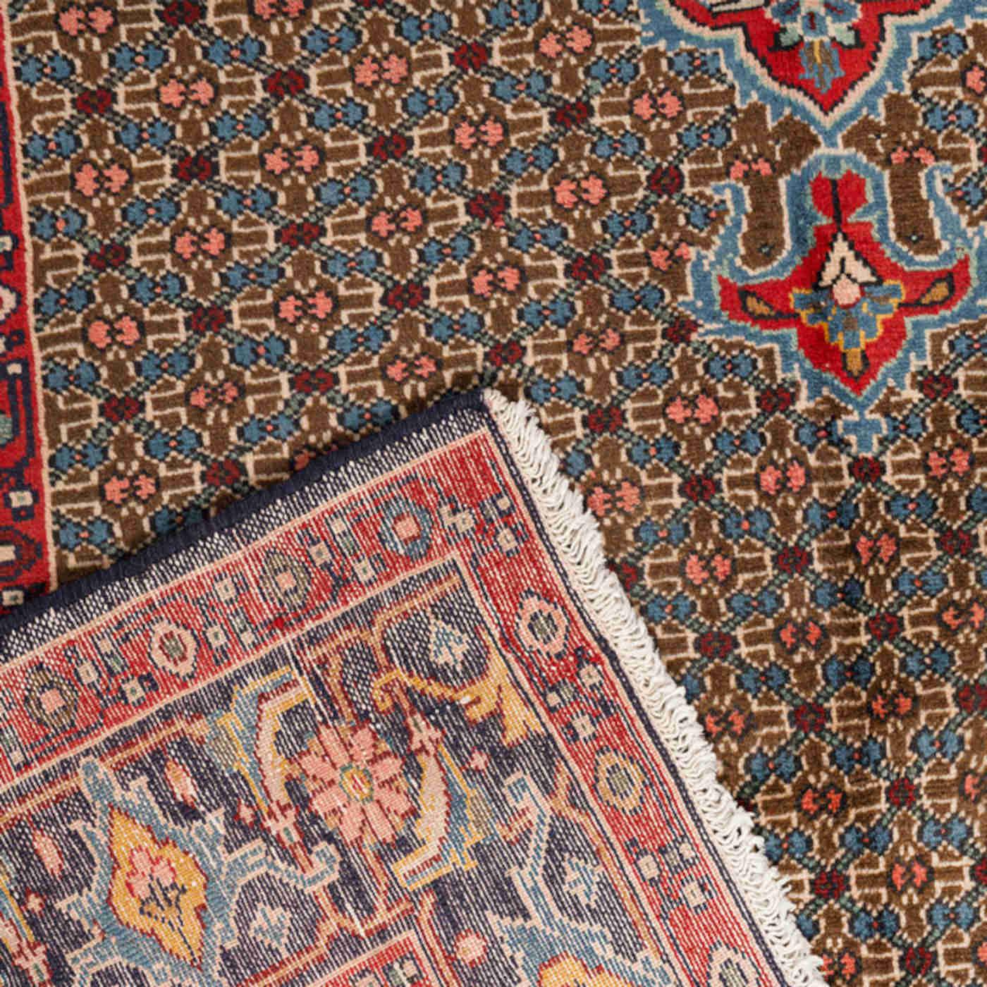 Medallion Hamedan Persian Carpet 131x225, Tribal Handmade Wool Rugs & Kilims in Dubai