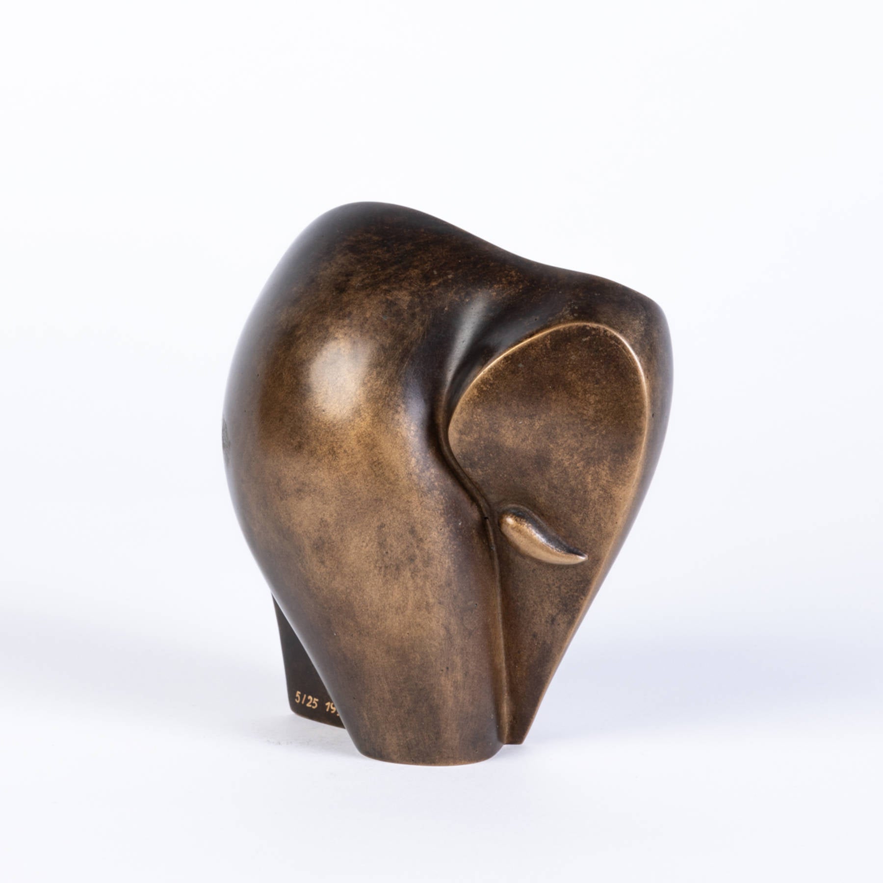 KLEINER ELEFANT Bronze Sculpture -  Contemporary Animal Figures By Cordula Dobes