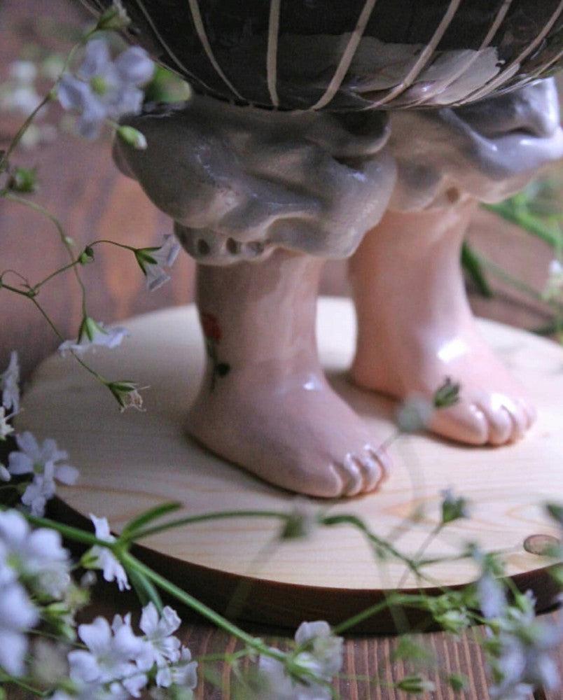 Ceramic Bowl on Feet - Tabletop Accessories & Artistic Handmade Tableware in Dubai